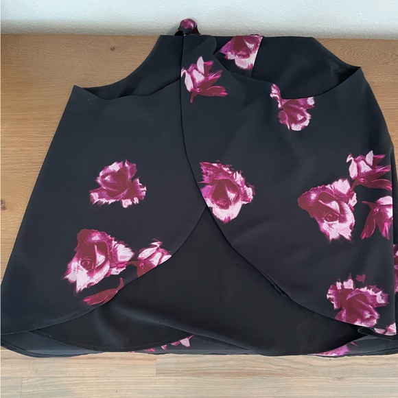 Sanctuary top - Size XS - Floral top with flowy, open back - Picture 2 of 7